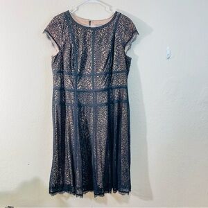 Adrianna Papell Lace Cap Sleeve Evening Dress Women Size 14W Black/Cream